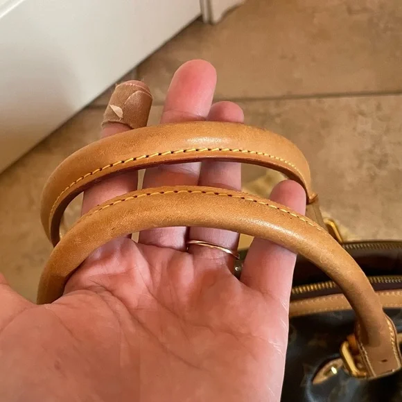 Louis Vuitton Tivoli GM Monogram - Picture 9 of 15